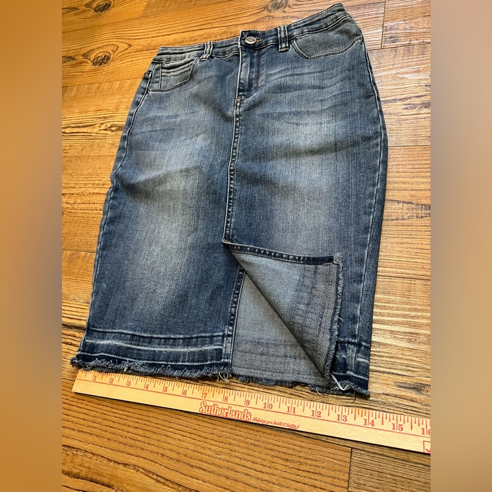 The limited Denim Skirt - Picture 5 of 7